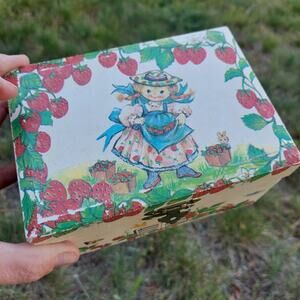 VTG Rare early Strawberry girl Shortcake Musical jewelry box 1970's Taiwan